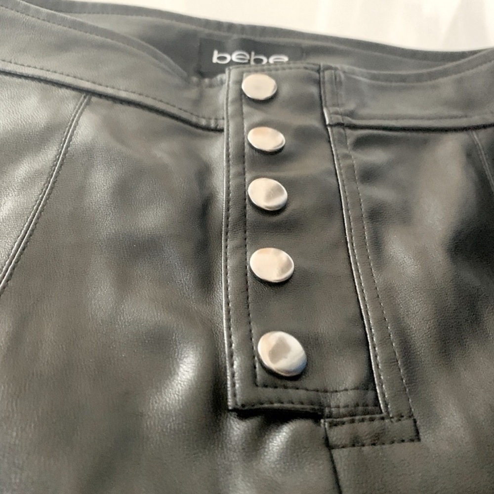 ๐ค Bebe Black Leather Button Front Seamed Leggings - Picture 5 of 15
